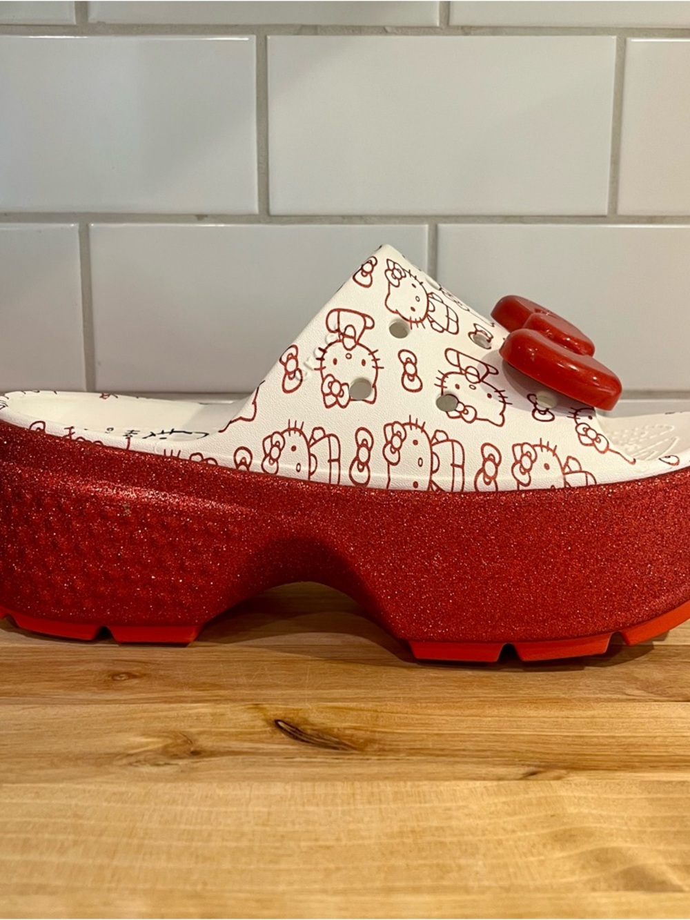 Hello Kitty x Crocs Stomp Red Glitter Platform Slides Size 8 Y2k Sanrio Sandals - Picture 11 of 12